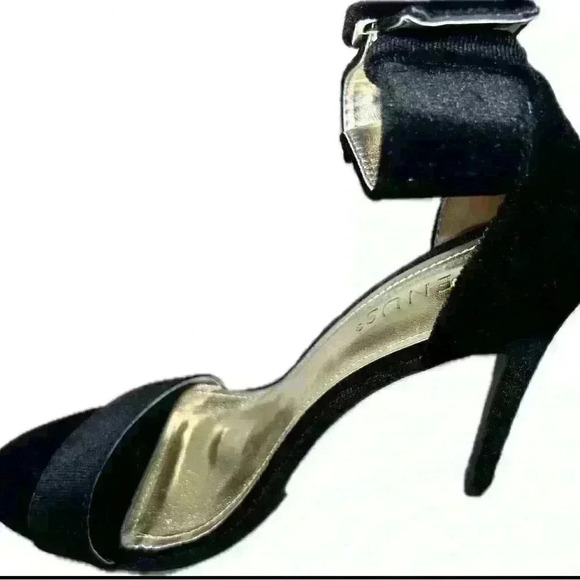 VENUS Shoes - Venus high heels, Size 8 new without a box